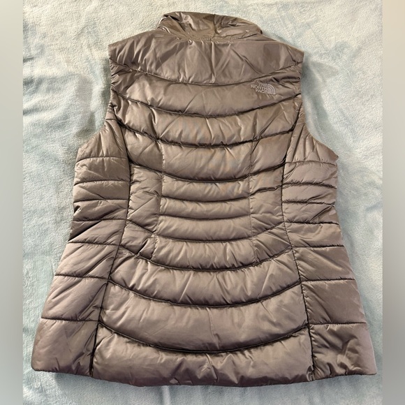 The North Face Women's Charcoal Puffer Vest - Picture 2 of 4